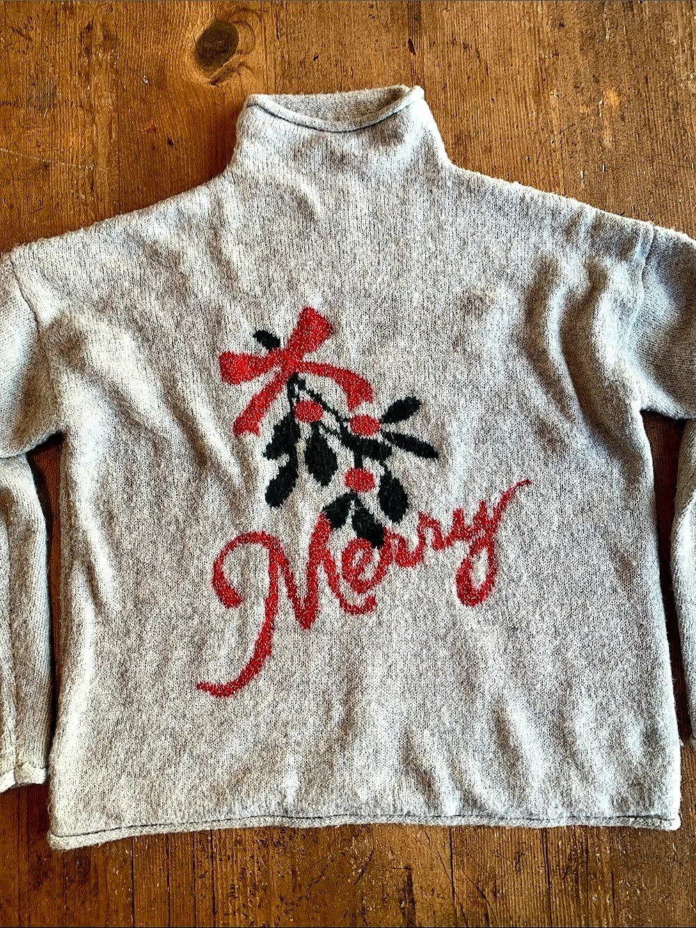 cupcakes and cashmere Merry Turtleneck Sweater in Gray & Red Like New